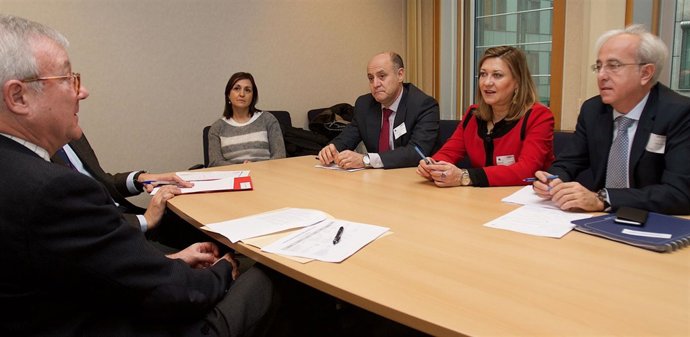 Pilar del Olmo se reúne en Bruselas con Valcárcel