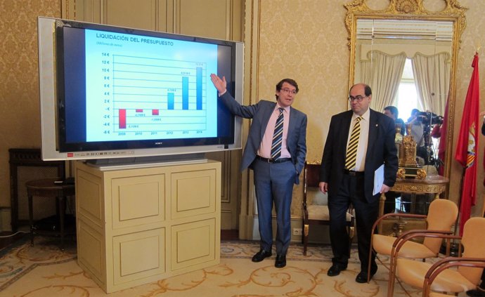 El alcalde y Fernando Rodríguez, durante la presentación de los datos.