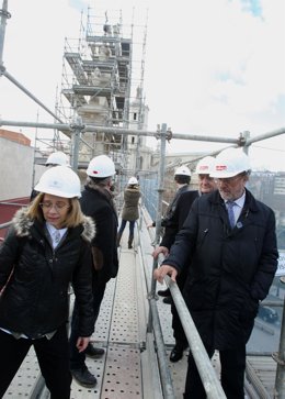Visita del alcalde de Valladolid a las obras de la fachada de la Universidad