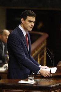 Sánchez reprocha a Rajoy que, en lugar de hacer, "deshace" en política social