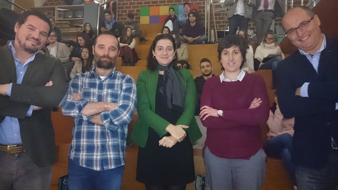 Imagen de los participantes en el seminario  'Turismo y Deporte'