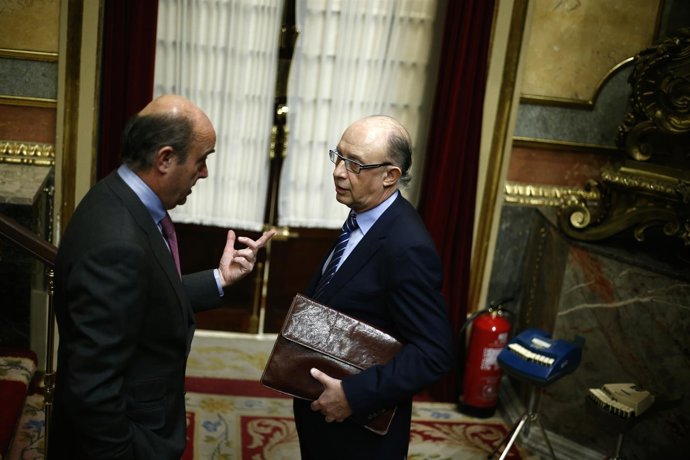 Luis de Guindos y Cristóbal Montoro en el Congreso