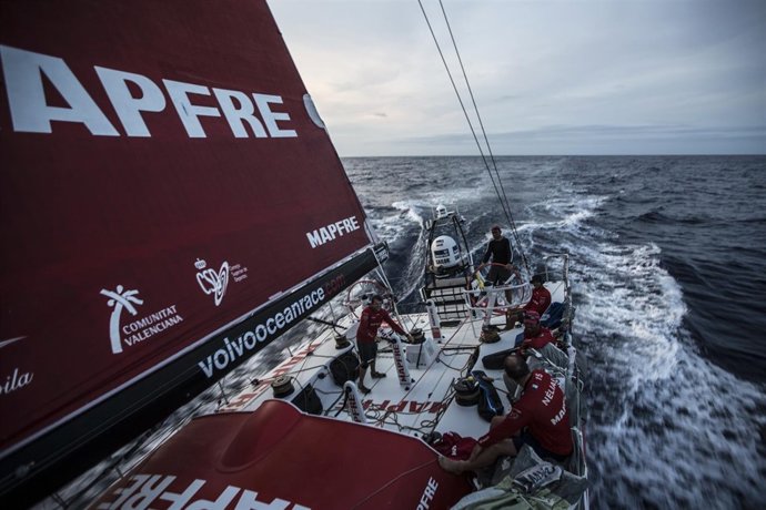 El MAPFRE en el tramo final hacia la meta en Auckland