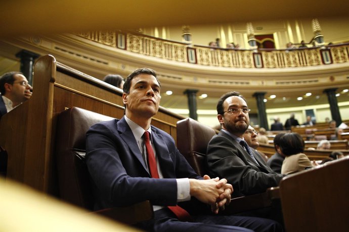 Pedro Sánchez y Antonio Hernando en el Debate del Estado de la Nación