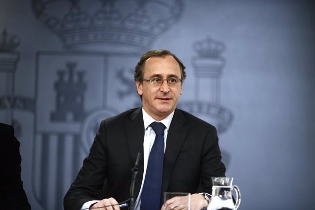 Alfonso Alonso tras el Consejo de Ministros