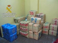 Detenido tras saltar al mar de una embarcación con 2,3 toneladas de hachís