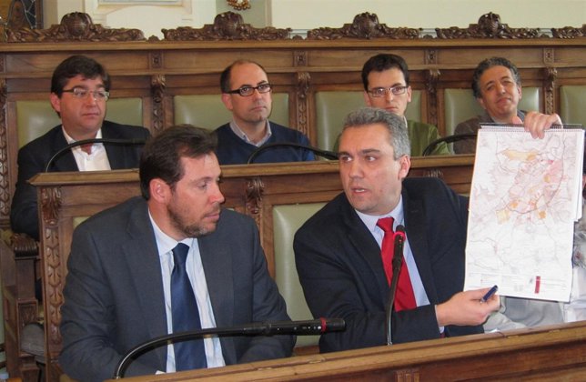 Los concejales socialistas en Valladolid Óscar Puente y Javier Izquierdo