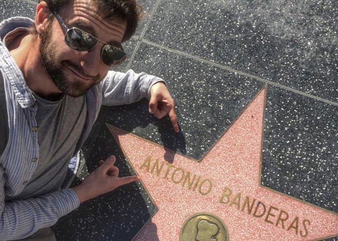 Dani Rovira: Si me arrastro por el suelo solo será por Antonio Banderas