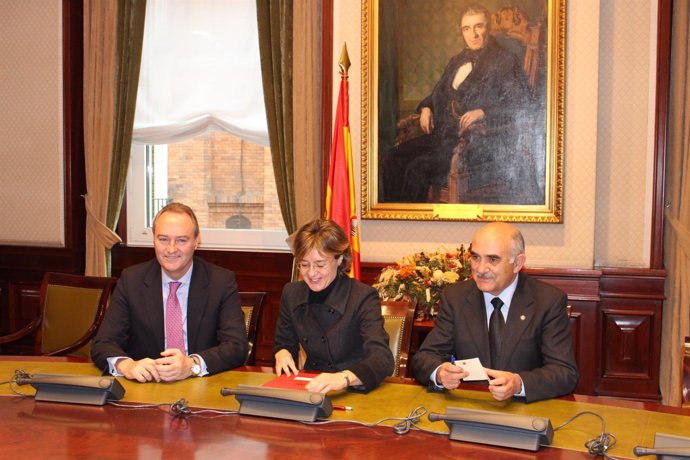 Garre con la ministra Tejerina y el presidente de Valencia 