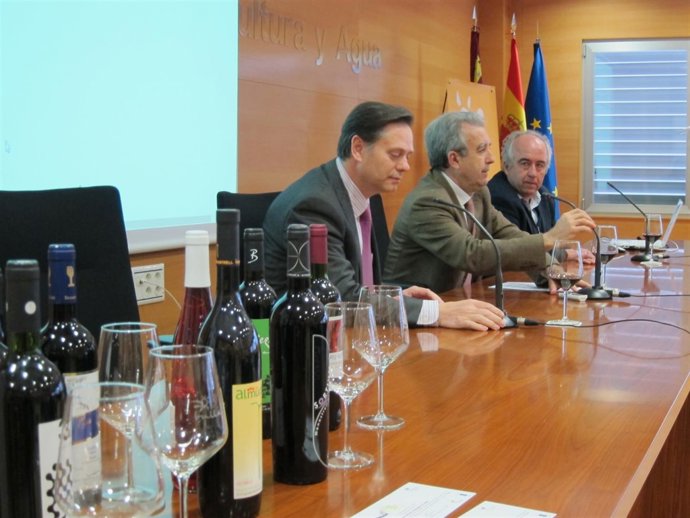 El consejero de Agricultura y Agua, Antonio Cerdá, en la rueda de prensa