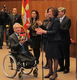 Juan José Aliste recibe la Medalla de Oro de las Cortes