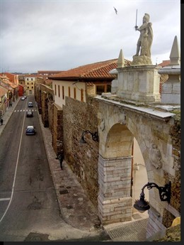 Imagen de la escultura de Don Pelayo.