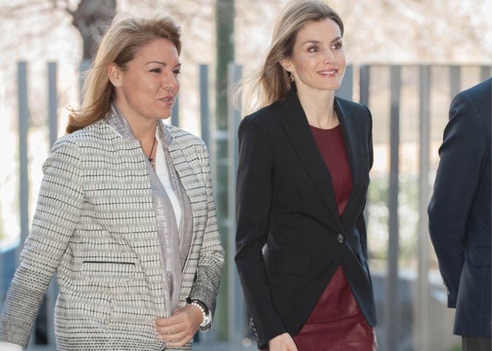 La reina Letizia repite el vestido de hugo boss