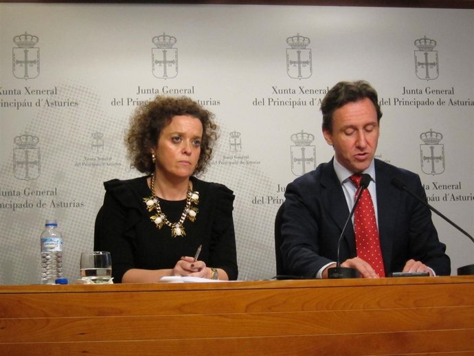 Marina Huerta y Albano Longo en rueda de prensa.