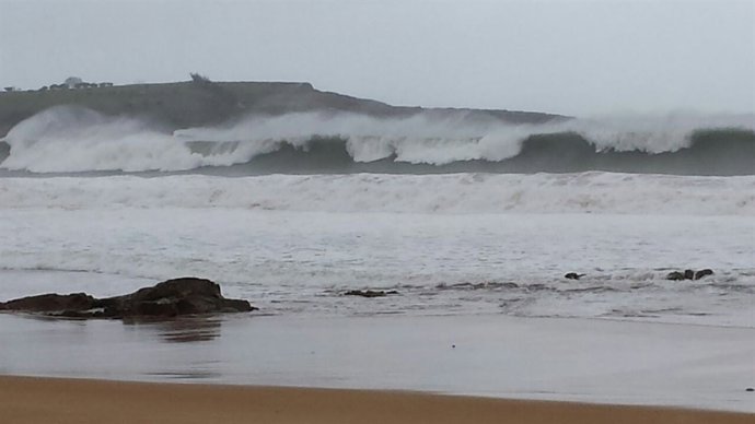 Olas. Oleaje. Fenómenos costeros adversos en la mar. Sardinero. Santander 