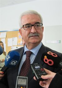 Jiménez Barrios "comprende" la movilización "justa" de estudiantes contra '3+2' que intentarán no aplicar en Andalucía