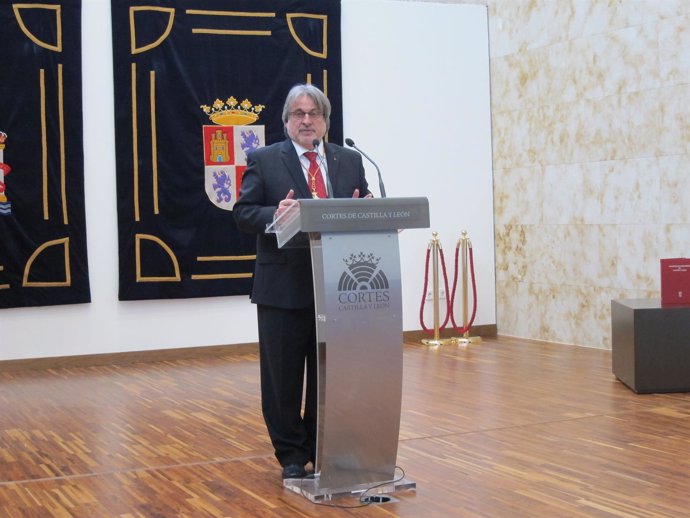 José María González comparece ante los medios