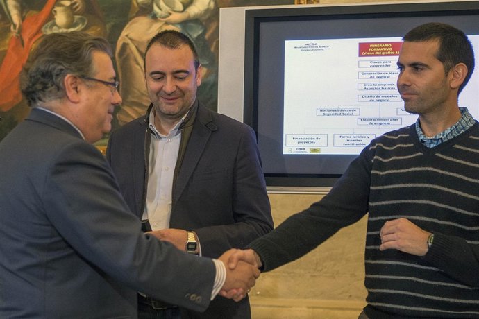 Zoido, Saludando a Juan Carlos Salas y Jorge Ramírez, de ONEH