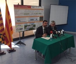 El conseller Santi Vila y el alcalde de Balaguer Josep Maria Roigé