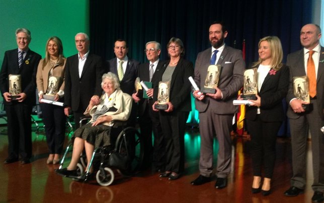 Luciano Alonso y Ruiz Espejo con los premiados Día de Andalucía 2015