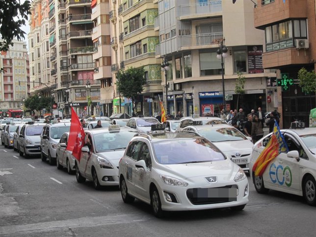 Protesta de taxistas en el centro de Valencia