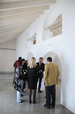 Lorite (centro) durante la visita al nuevo equipamiento