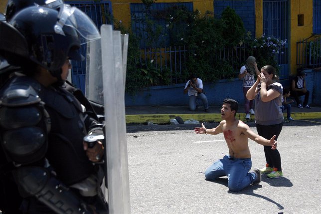 Kluiver Roa fue asesinado en Venezuela por un policía su hermano les plantó cara