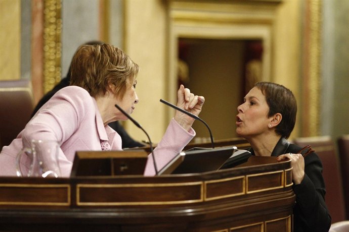 Celia Villalobos y Uxue Barkos durante el Debate sobre el estado de la Nación