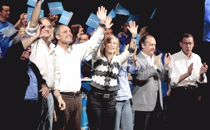 Sonia Castedo, junto a Camps, González Pons, Díaz Alperi y Ripoll, en su proclam