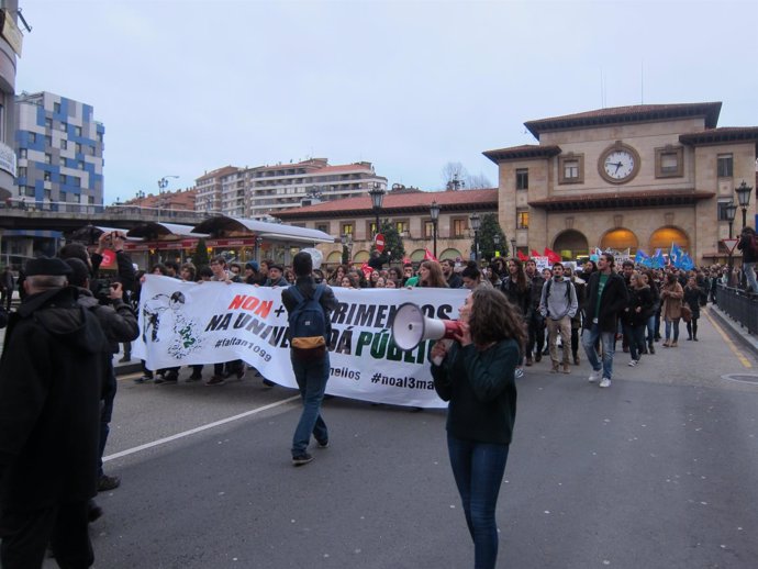 Manifiestación estudiantil en Oviedo. 