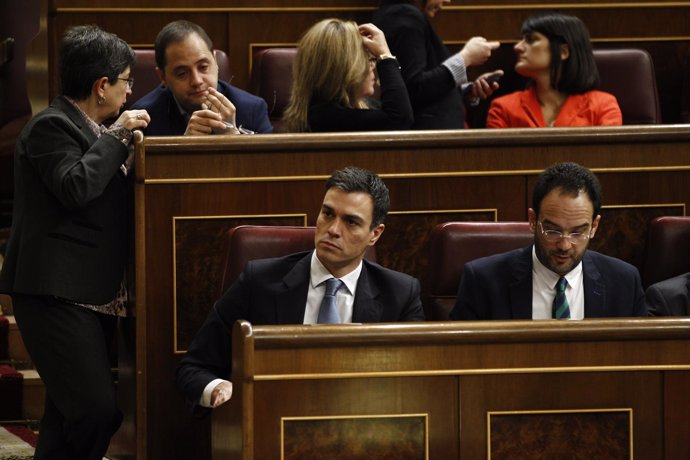 Pedro Sánchez y Antonio Hernando en el Grupo del PSOE en el Congreso
