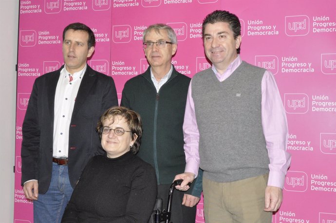 Dirigentes de UPyD-Aragón con representantes de colectivos de discapacitados.