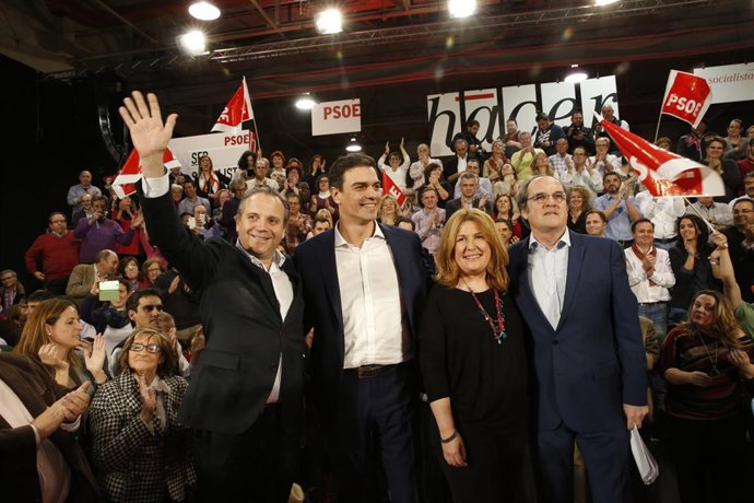 Pedro Sánchez con Ángel Gabilondo y Antonio Miguel Carmona 