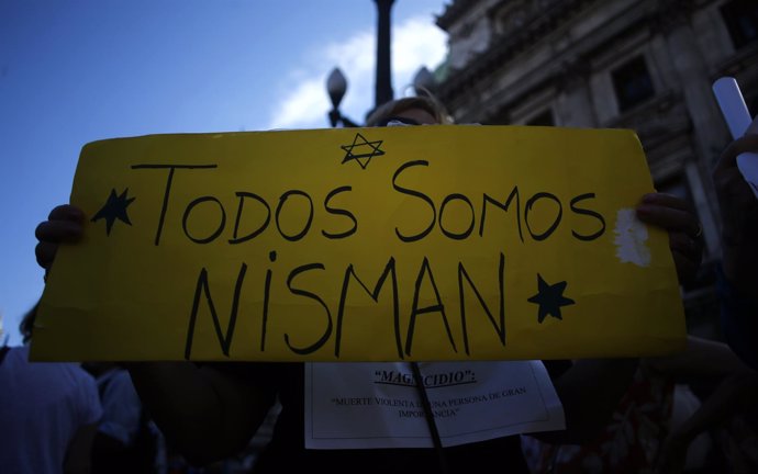" Todos Somos Nisman " Durante Una Manifestación Frente Al Congreso De Argentina