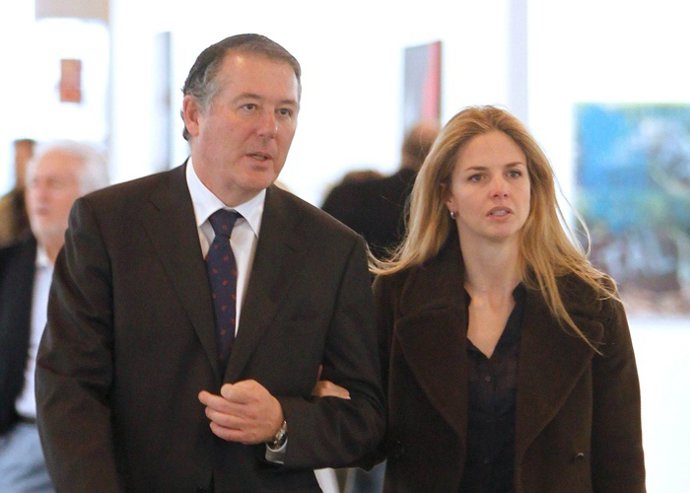 Genoveva Casanova y José María Michavila, presumen de su historia de amor ARCO