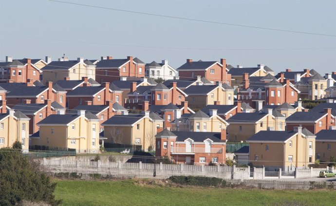 Casas, chalets, viviendas. Pueblo. Camargo. Cantabria. 