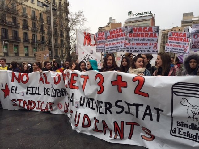 Manifestación de estudiantes catalanes contra el 3+2