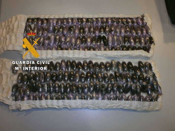 Bellotas de hachís interceptadas en el aeropuerto de Málaga