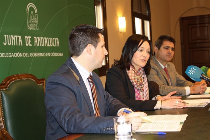 Expósito (izda.) y Crespín (centro) en la rueda de prensa