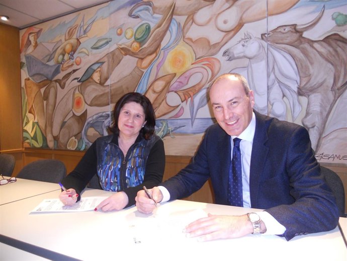 Firma del convenio entre el Ayuntamiento de Alcorisa y REE