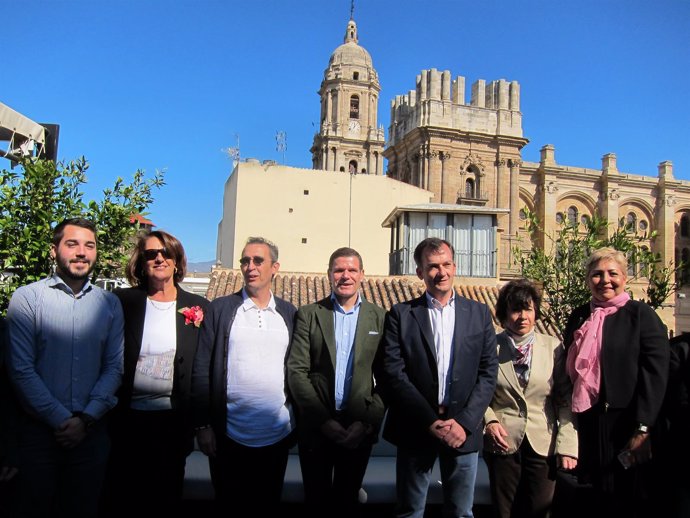 Martín de la Herrán (UPyD) y otros miembros de la lista 22M