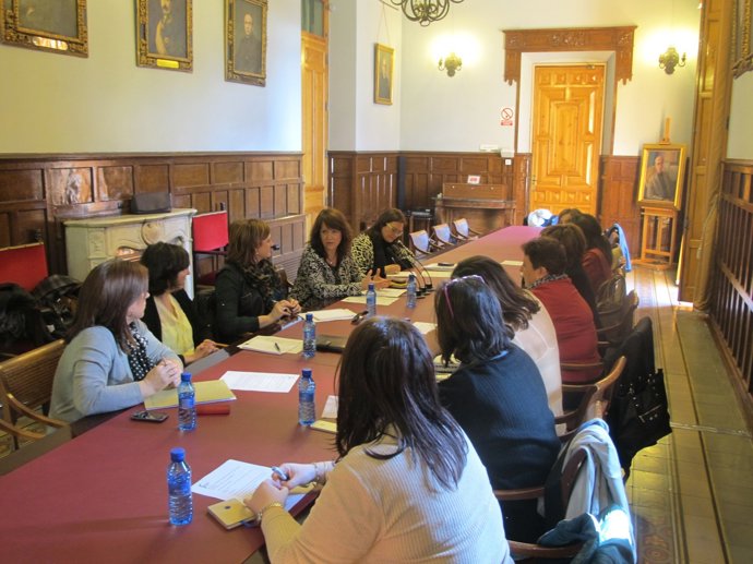 Encuentro con empresarias y agentes sociales en la Diputación de Jaén