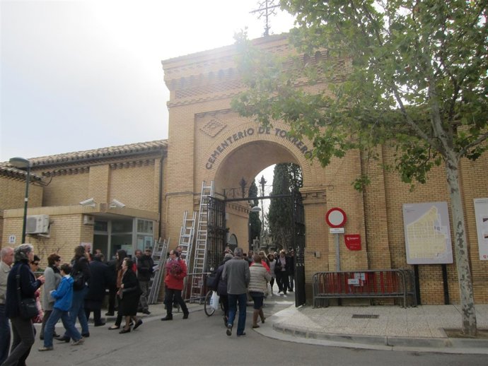 Cementerio de Torrero durante la celebración de Todos los Santos.