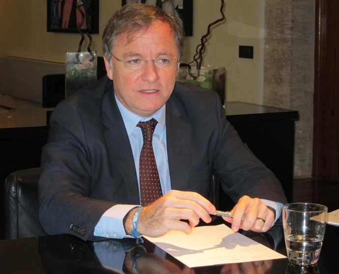 El conseller Juan Carlos Moragues durante la entrevista.