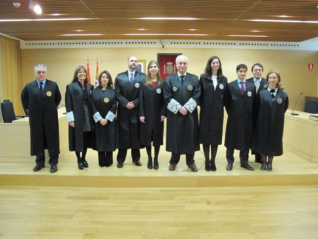 José Luis Concepción (centro) con los jueces en prácticas 