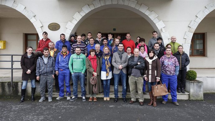 Mazas saluda a los nuevos trabajadores contratados con la orden de Corporaciones