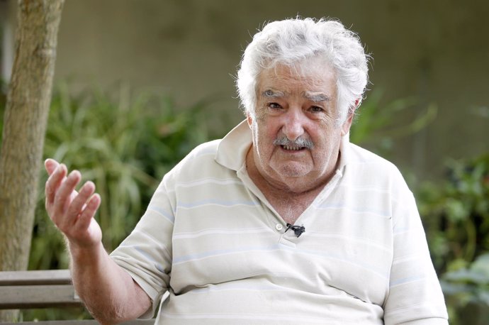 Mujica cree que en Venezuela existe el riesgo de "un golpe de Estado de militare
