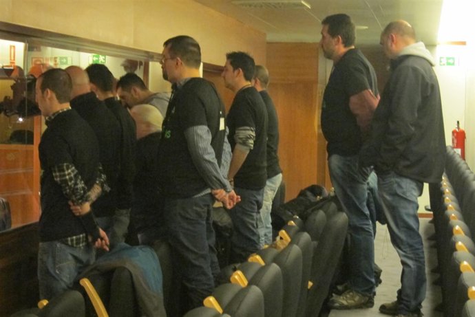 Trabajadores de Starglass en la Junta General