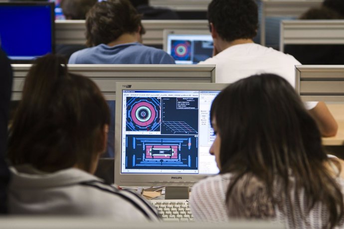 Estudiantes se convierten en físicos por un día con datos del LHC