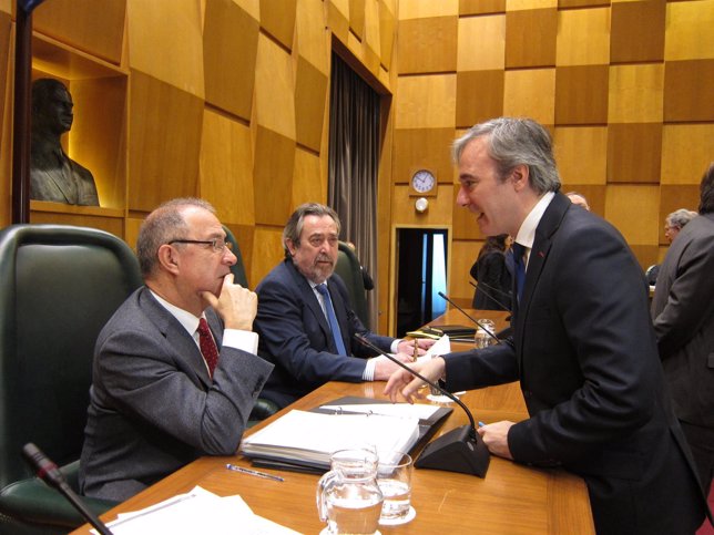 Fernando Gimeno hablando con Azcón